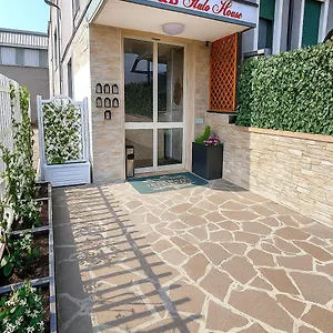 Italo House Bed & Breakfast